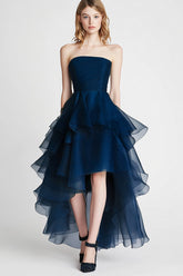 Organza A Linie Marineblaues Trägerloses Gestuftes Ballkleid